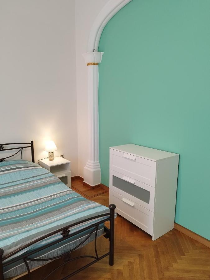 Комната Pilika 4Room With Shared Bath Athens Exterior photo